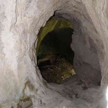 Castillo de Jentilbaratza. Cueva.bab