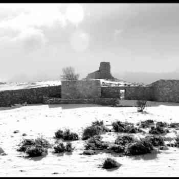 Oppidum de Libisosa.Visión general de puerta norte  y atalaya medieval.