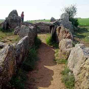 Click para ampliar. Pulsa en el nombre para ver la ficha. Cubillejo de Lara. Dolmen. Vista.