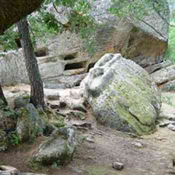 Cuyacabras. Necrópolis. Vista de los nichos.