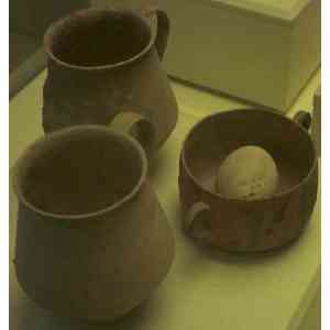 Click para ampliar. Pulsa en el nombre para ver la ficha. Cádiz: ajuar funerario romano con huevo