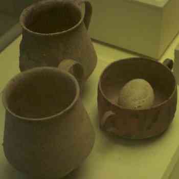 Click para ampliar. Pulsa en el nombre para ver la ficha. Cádiz: ajuar funerario romano con huevo