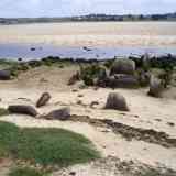 Click para ampliar. Dolmen en la costa