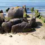 Click para ampliar. Dolmen en la costa 1