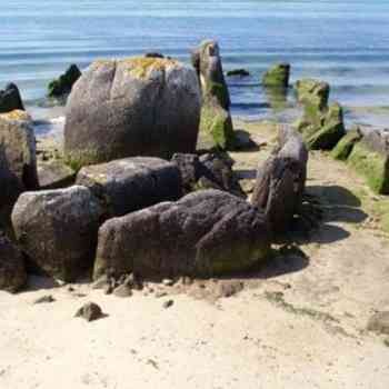 Click para ampliar. Pulsa en el nombre para ver la ficha. Dolmen en la costa 1
