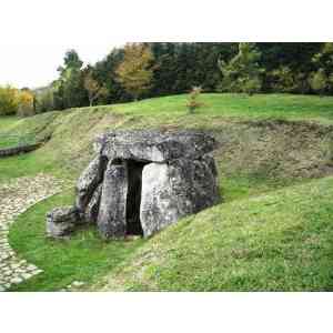 Click para ampliar. Pulsa en el nombre para ver la ficha. dolmen de Aizkomendi (ALAVA)