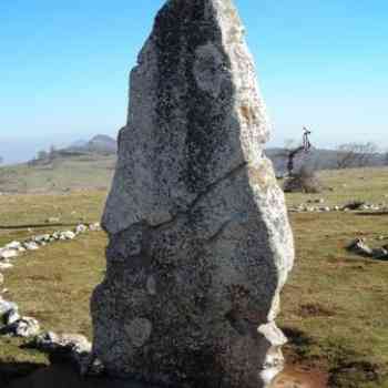 Click para ampliar. Pulsa en el nombre para ver la ficha. menhir del cromlech Mendiluze (ARABA)