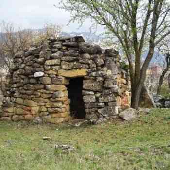 Chozo encima de un  dolmen