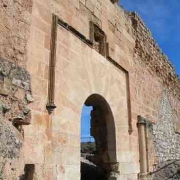 Click para ampliar. Pulsa en el nombre para ver la ficha. Puerta falsa del castillo de Ayora