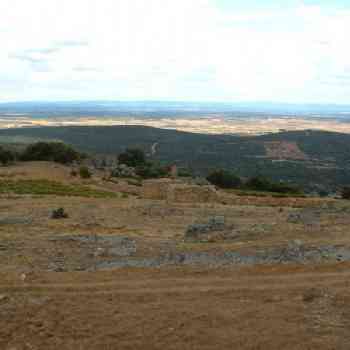 Castro de Las Labradas. Puerta de la muralla 2