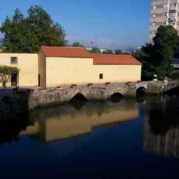 Click para ampliar. Pulsa en el nombre para ver la ficha. Embalse, puente y molinos de mareas de Acea da Ama, en la parroquia de Santiago del Burgo del Concello de Culleredo (Coruña).