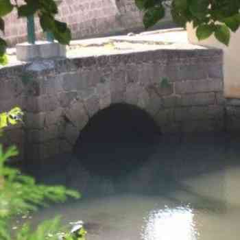 Click para ampliar. Pulsa en el nombre para ver la ficha. Vista de un arco aguas abajo. Acea de Ama, parroquia de Santiago del Burgo en el Concello de Culleredo (Coruña)