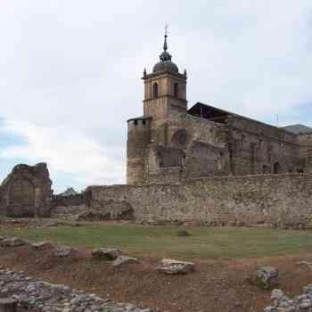 Click para ampliar. Pulsa en el nombre para ver la ficha. Santa María de Carracedo. Lugar que ocupaba el claustro de la Hospedería.