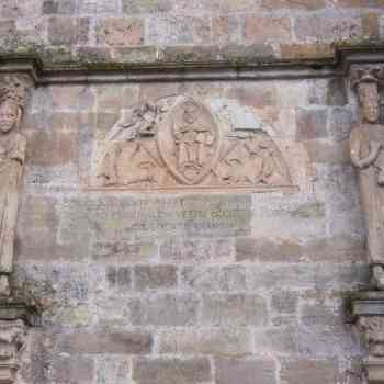 Click para ampliar. Pulsa en el nombre para ver la ficha. Santa María de Carracedo. Estatuas-columnas del abad Florencio y Alfonso VII.