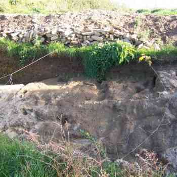 Click para ampliar. Pulsa en el nombre para ver la ficha. Cata exterior a la muralla de castro das Travesas. Carral (Coruña).