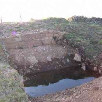 Muralla y foso del campamento romano de Ciadella. Sobrado (Coruña)