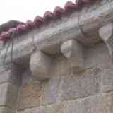 Click para ampliar. Detalle de cancillos en el ábside de San Tirso de Oseiro (Arteixo). Coruña.