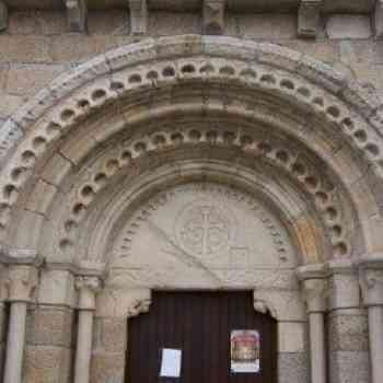 Click para ampliar. Pulsa en el nombre para ver la ficha. Portada de la parroquial de San Tirso de Oseiro (Arteixo). Coruña.
