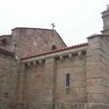 Click para ampliar. Pulsa en el nombre para ver la ficha. Ábside rectangular de la iglesia parroquial de San Tirso de Oseiro (Arteixo). Coruña.