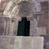 Portada lateral en la iglesia de Santiago de La Coruña.
