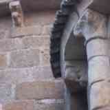 Click para ampliar. Canecillo en ábside de la iglesia de Santiago de La Coruña.