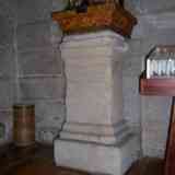 Click para ampliar. Base de estatua romana usada con anterioridad como pie de altar cristiano en Santiago de La Coruña.