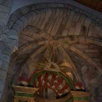 Click para ampliar. Pulsa en el nombre para ver la ficha. Bóveda que cubre el ábisde de la nave principal de San Pedro de Soandres, en el Concello da Laracha (Coruña).