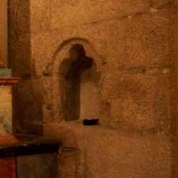 Click para ampliar. Pulsa en el nombre para ver la ficha. Detalle de una hornacina de San Pedro de Soandres, en el Concello da Laracha (Coruña).
