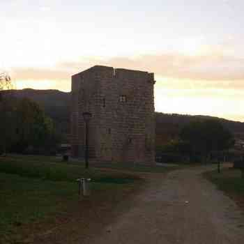 Torreón de Celas de Peiro, en el lugar de Vinseira Grande, dentro de la parroquia de Santa María de Celas del Concello de Culleredo.