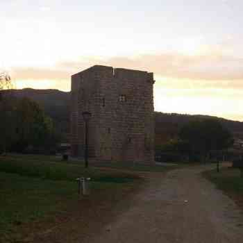 Click para ampliar. Pulsa en el nombre para ver la ficha. Torreón de Celas de Peiro, en el lugar de Vinseira Grande, dentro de la parroquia de Santa María de Celas del Concello de Culleredo.