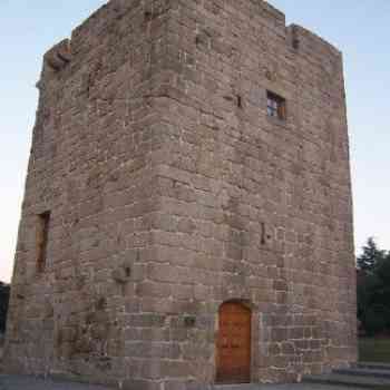 Torreón de Celas de Peiro, en el lugar de Vinseira Grande, dentro de la parroquia de Santa María de Celas del Concello de Culleredo.