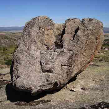 Click para ampliar. Pulsa en el nombre para ver la ficha. Ulaca - Conjunto Lítico - Elemento 1 - Perspectiva lateral