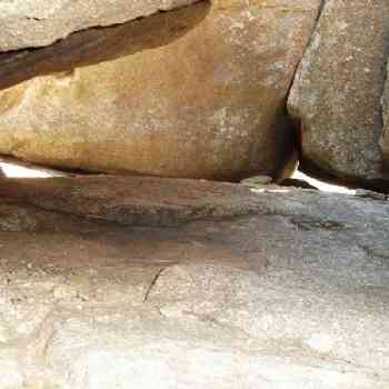 Click para ampliar. Pulsa en el nombre para ver la ficha. Ulaca - Conjunto Lítico - Grieta - Suelo