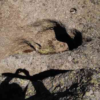 Click para ampliar. Pulsa en el nombre para ver la ficha. Ulaca - Conjunto Lítico - Elemento 2 - Pileta de desagüe - Detrás