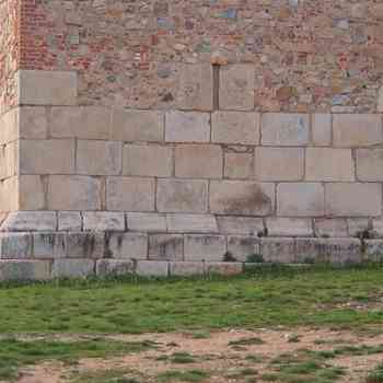 Click para ampliar. Pulsa en el nombre para ver la ficha. Mausoleo romano bajo la Ermita de Santa Eulalia. Almonaster la Real-Huelva