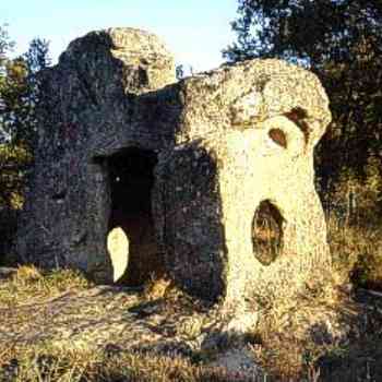 Click para ampliar. Pulsa en el nombre para ver la ficha. Bozóo. Dolmen?