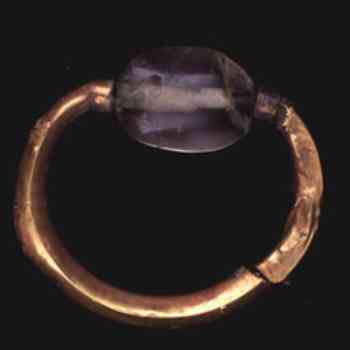 Click para ampliar. Pulsa en el nombre para ver la ficha. Cádiz 13: anillo giratorio fenicio de turmalina