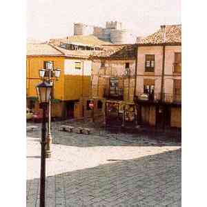 Castillo y plaza mayor de Berlanga de Duero