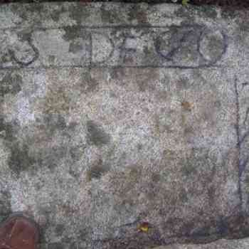 Click para ampliar. Pulsa en el nombre para ver la ficha. Lápidas funerariais Punta Carboeira (detalles 3). Pontedeume. Coruña