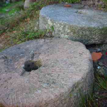 Click para ampliar. Pulsa en el nombre para ver la ficha. Piedras de molino de agua.  Arroyomolinos de Montánchez