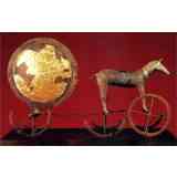 Click para ampliar. Pulsa en el nombre para ver la ficha. CARRO CON DISCO SOLAR DE TRUNDHOM, DINAMARCA. MUSEO DE COPENHAGUE