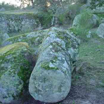 Click para ampliar. Pulsa en el nombre para ver la ficha. ¿Miliario o menhir fracturado?