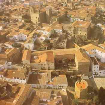 Click para ampliar. Pulsa en el nombre para ver la ficha. Foto aérea de Cáceres