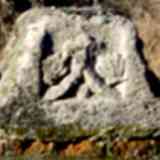 Click para ampliar. Relieve en una fuente del castillo de San Silvestr