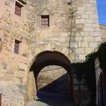 Click para ampliar. Pulsa en el nombre para ver la ficha.  Puerta  romana  de  Norba  Caesarina