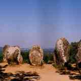 Click para ampliar. Alentejo (Portugal): Cromeleque de Almendres (1).
