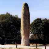 Click para ampliar. Alentejo (Portugal): Menhir da Meada