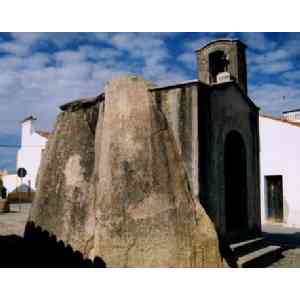 Alentejo (Portugal): Anta-Capela de Sâo Dinís (perspectiva frontolateral).