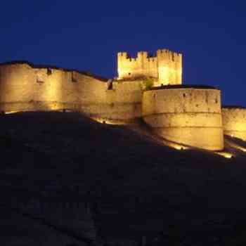 Click para ampliar. Pulsa en el nombre para ver la ficha. Castillo de Berlanga de Duero anocheciendo