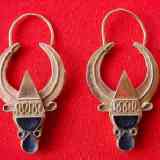 Click para ampliar. Pendientes de culto lunar